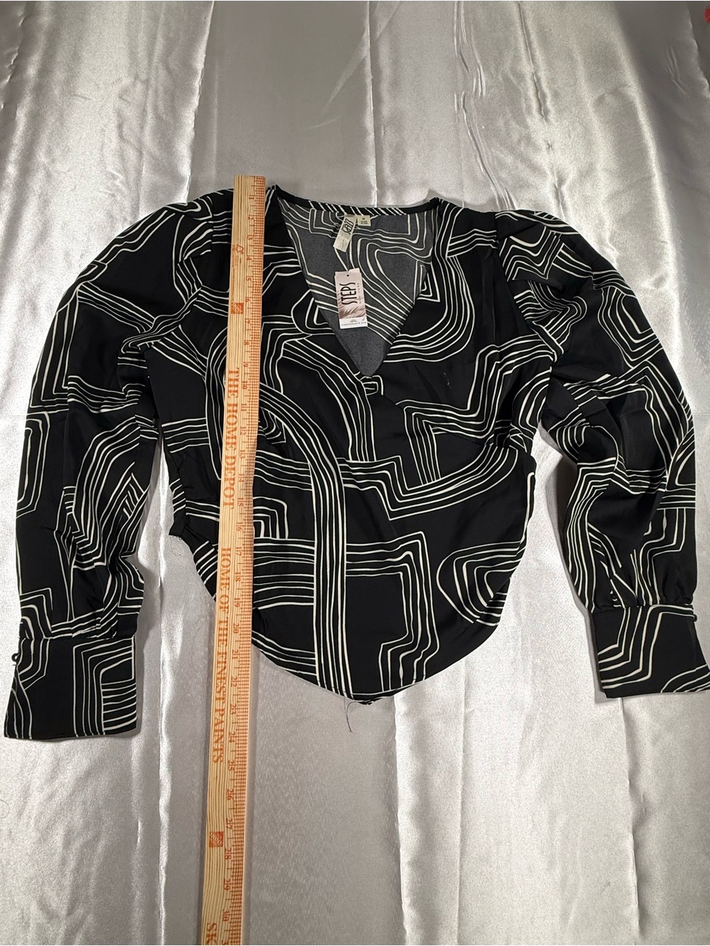 Vero Moda Black Geometric V-Neck Long-Sleeve Blouse